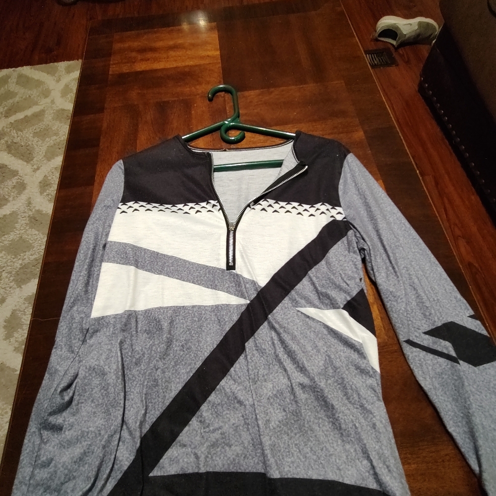 Woman's long sleeve zippered shirt